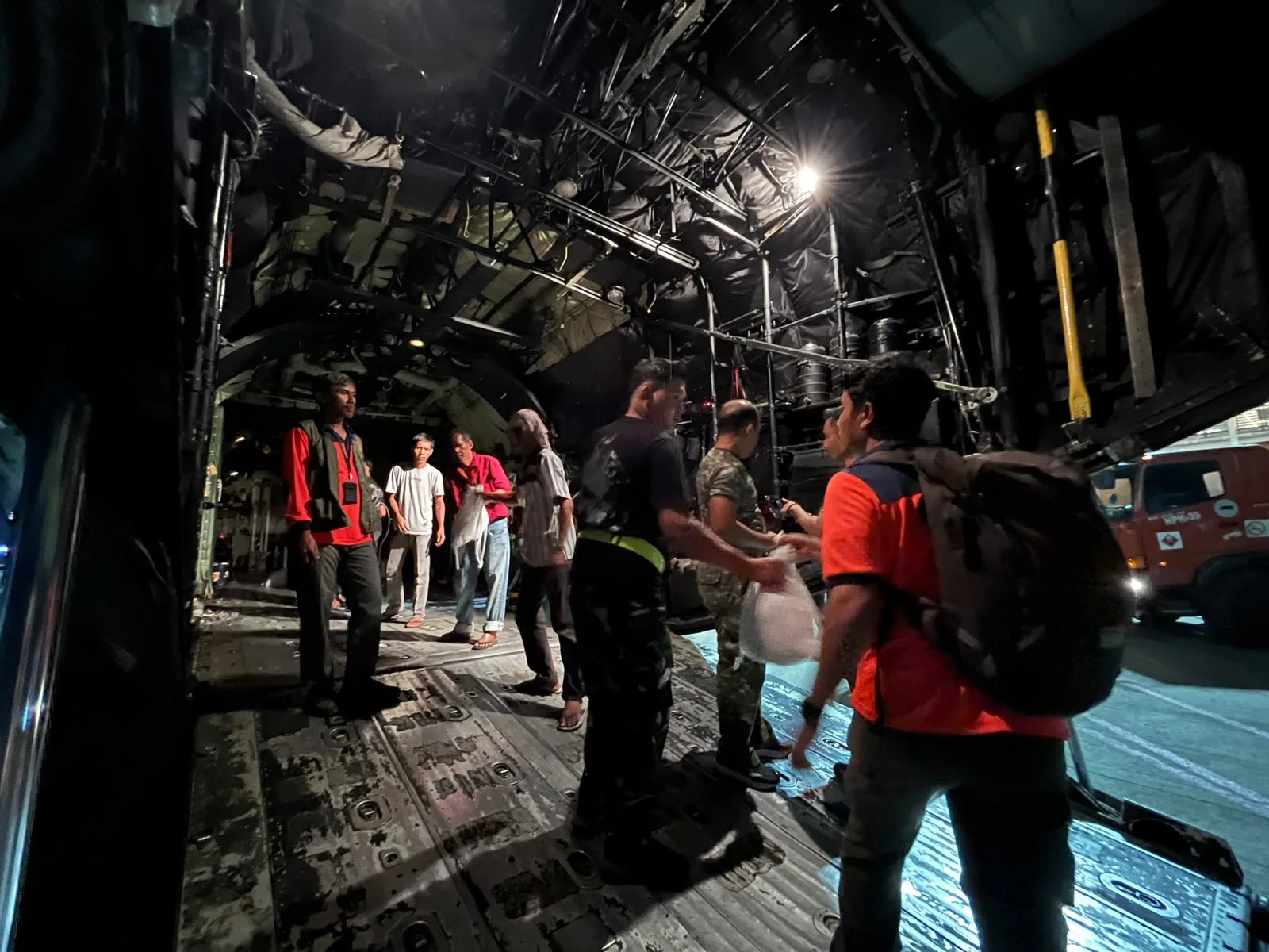 Sejumlah barang bantuan yang akan dikirim BNPB ke lokasi terdampak gempa NTT Foto: BNPB
